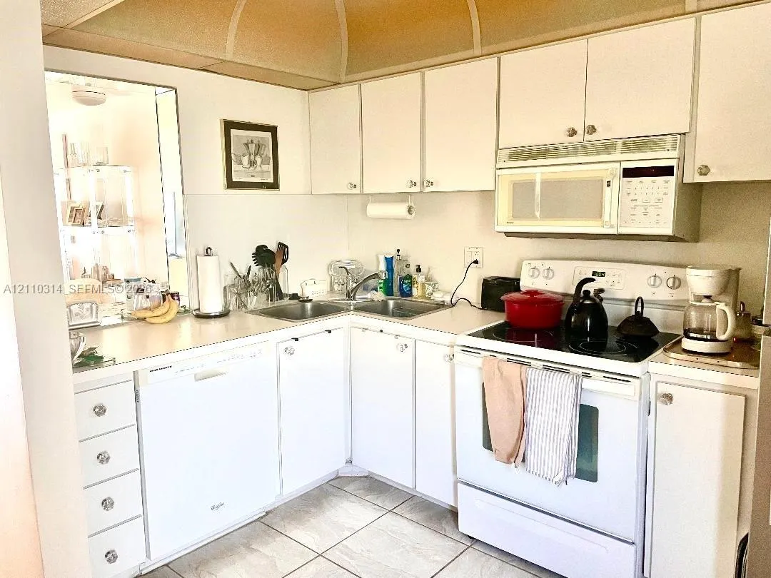 465 Paradise Isle Boulevard #101