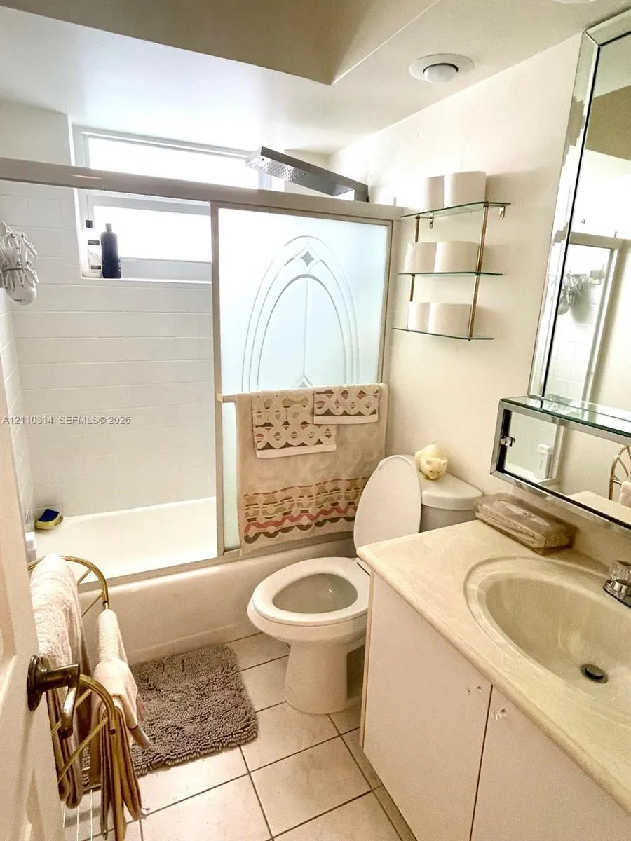 465 Paradise Isle Boulevard #101