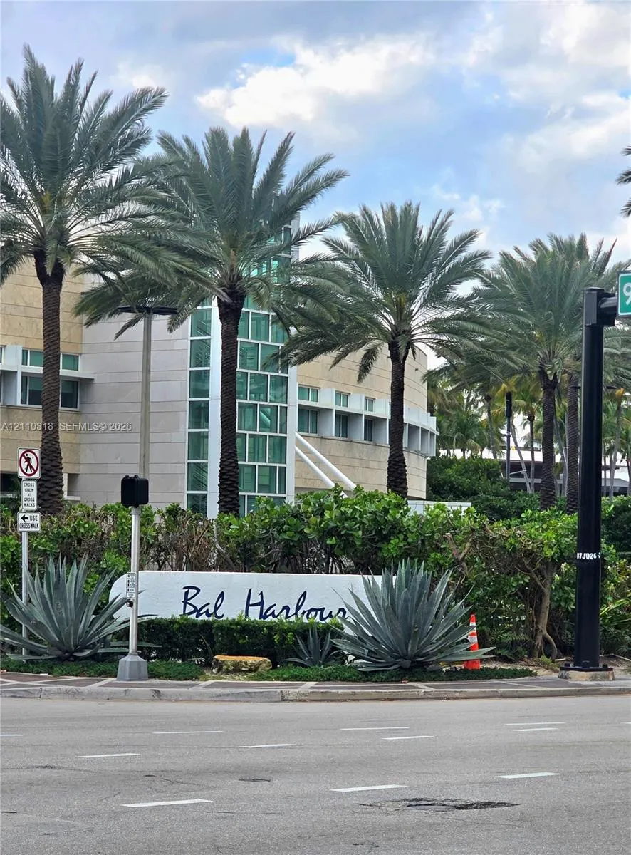 10175 Collins Avenue #208
