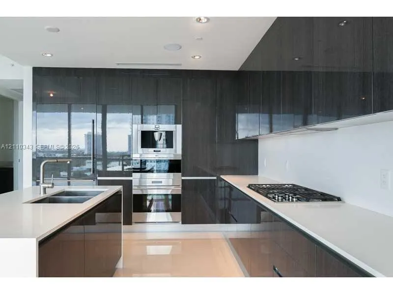 3250 NE 188 Street #905