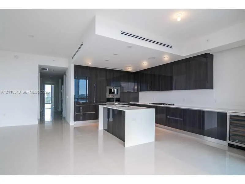 3250 NE 188 Street #905