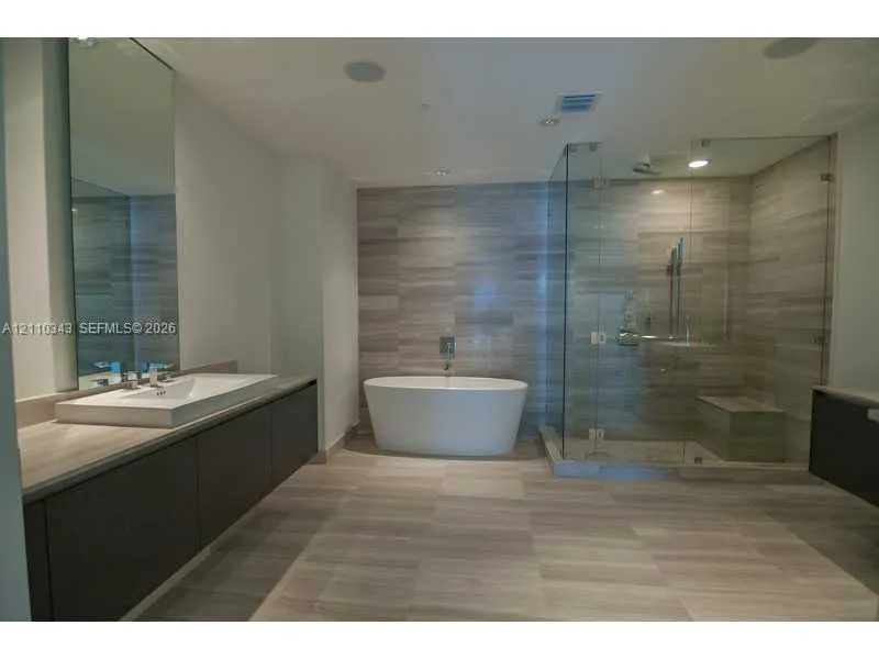 3250 NE 188 Street #905