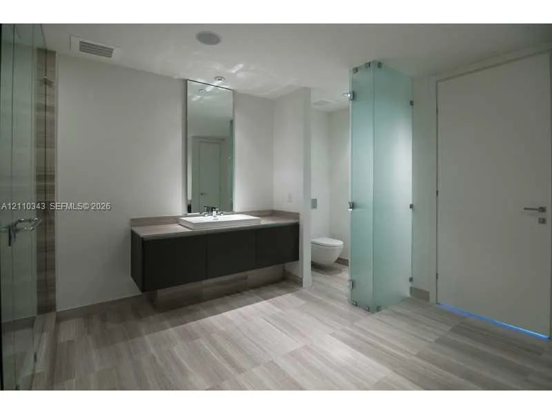 3250 NE 188 Street #905