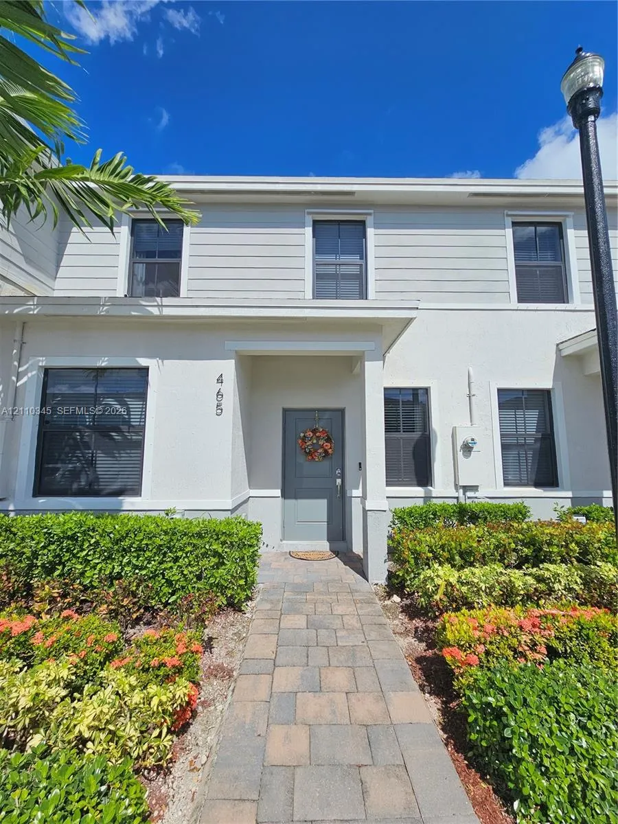 465 NE 12th Street