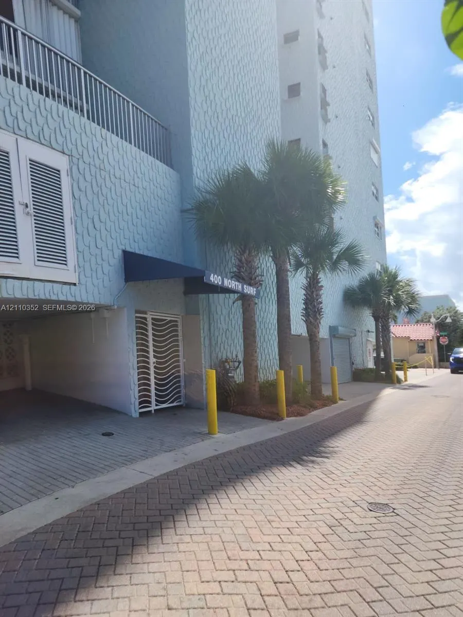 400 N Surf Road #902