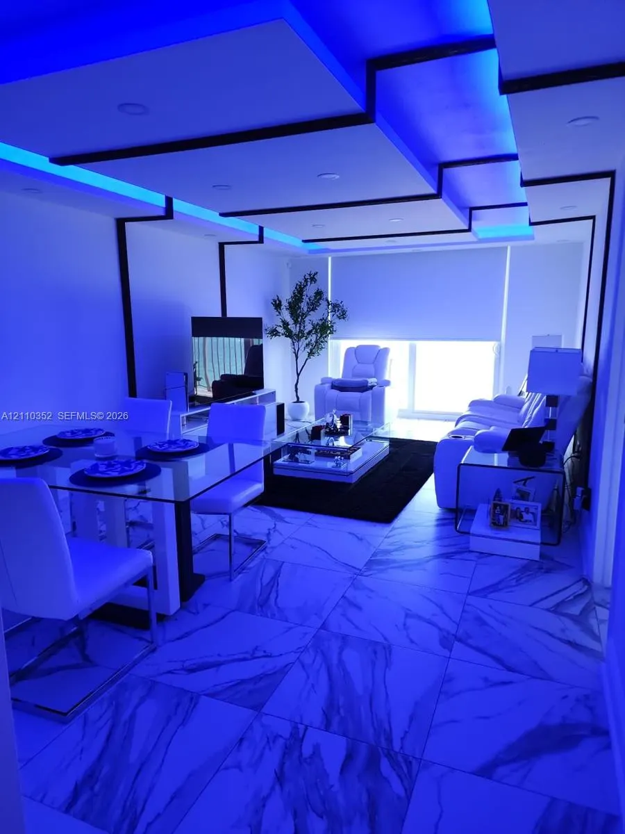400 N Surf Road #902