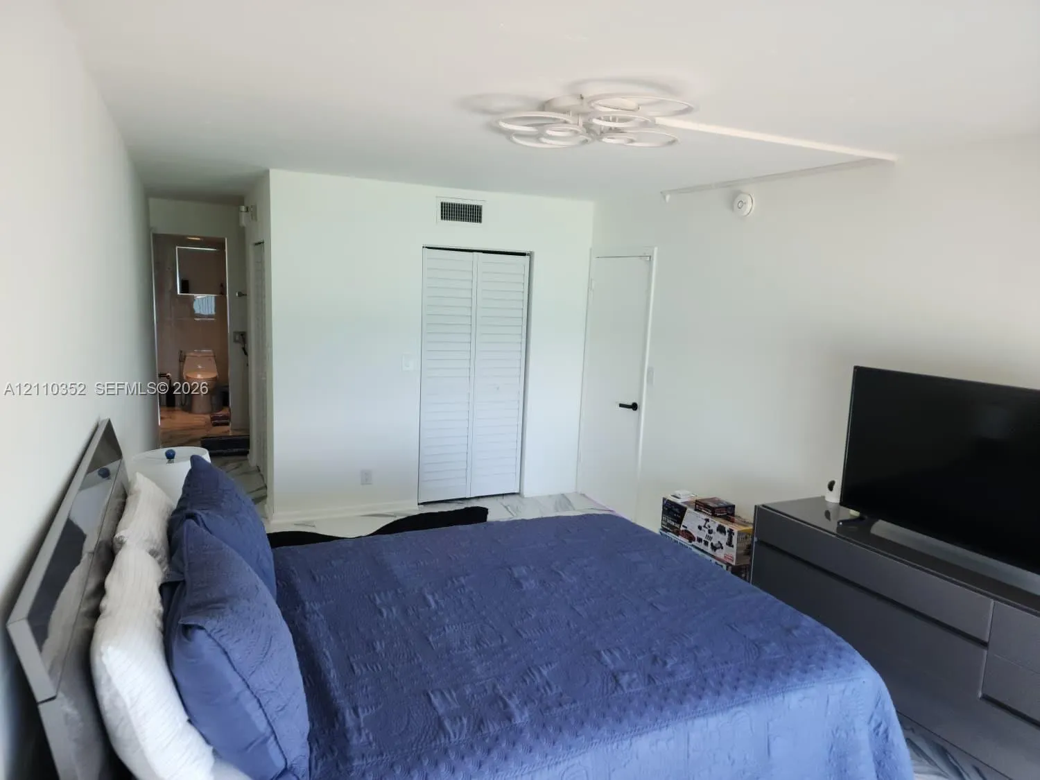 400 N Surf Road #902