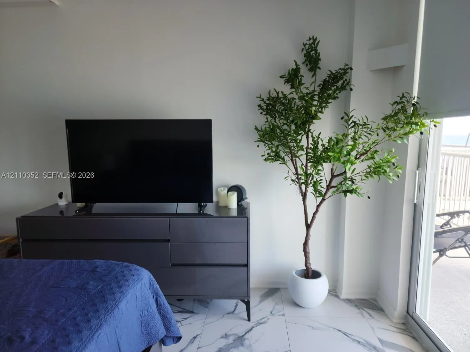 400 N Surf Road #902