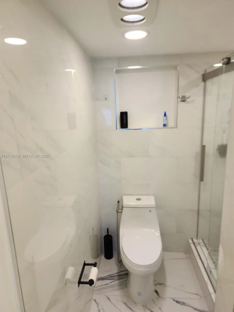 400 N Surf Road #902