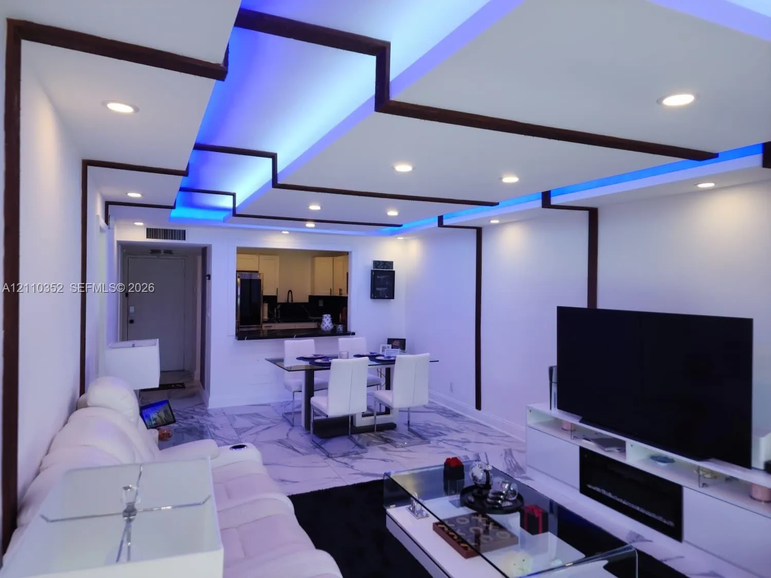 400 N Surf Road #902