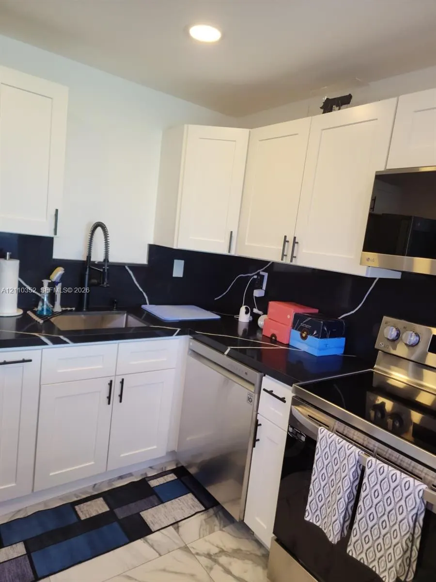 400 N Surf Road #902
