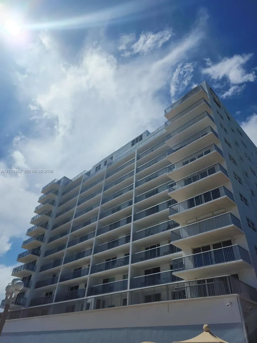 400 N Surf Road #902