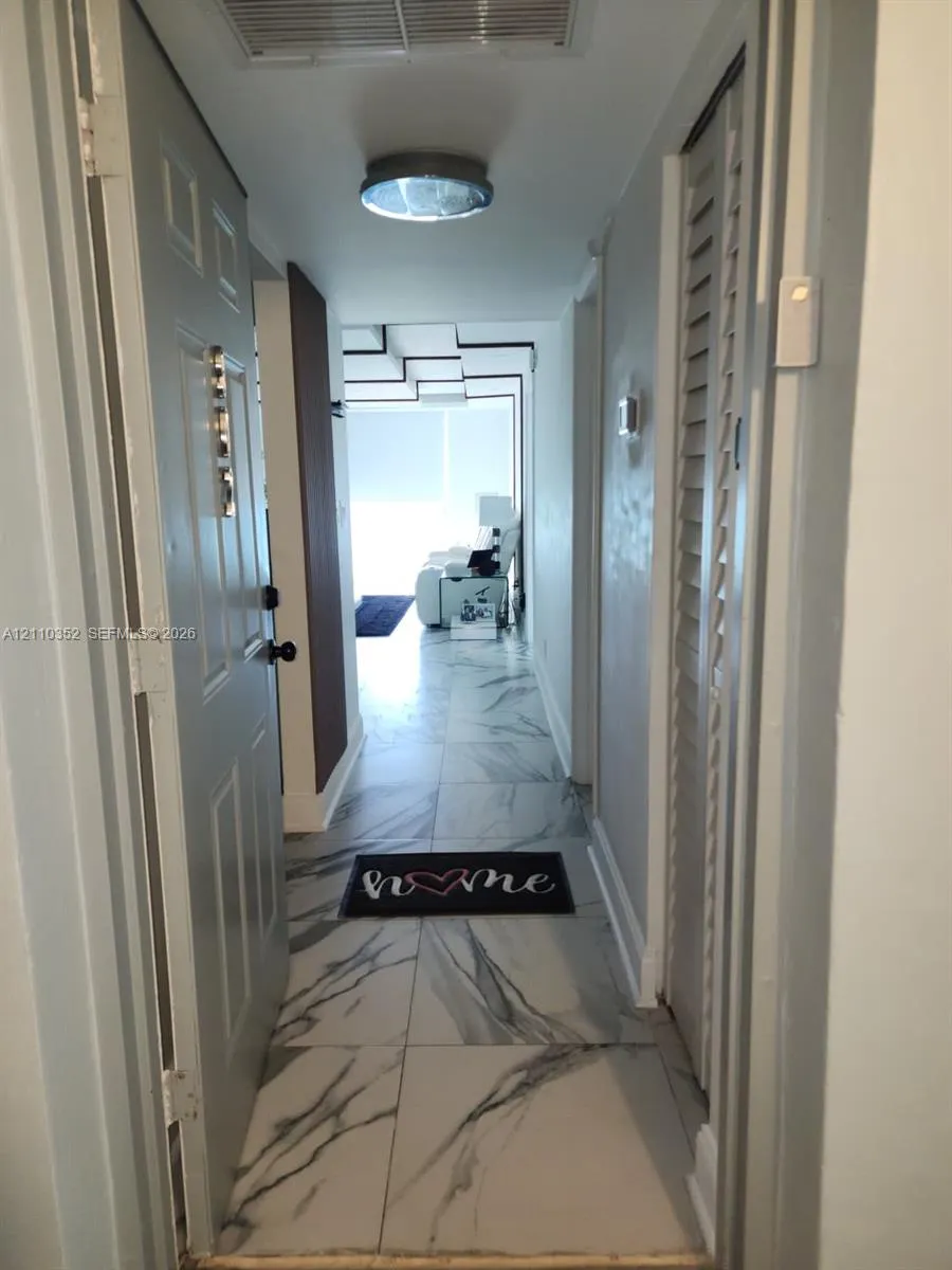 400 N Surf Road #902
