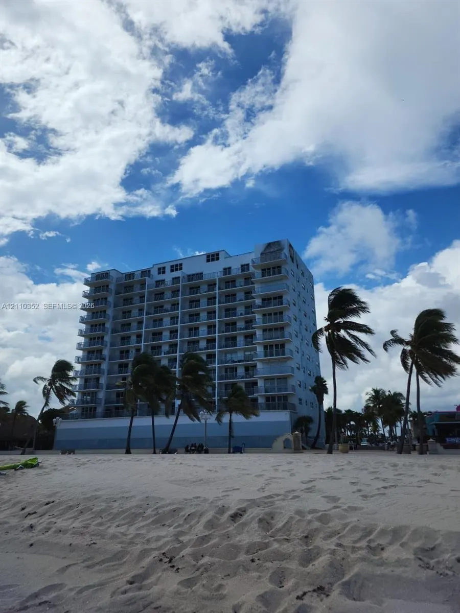 400 N Surf Road #902