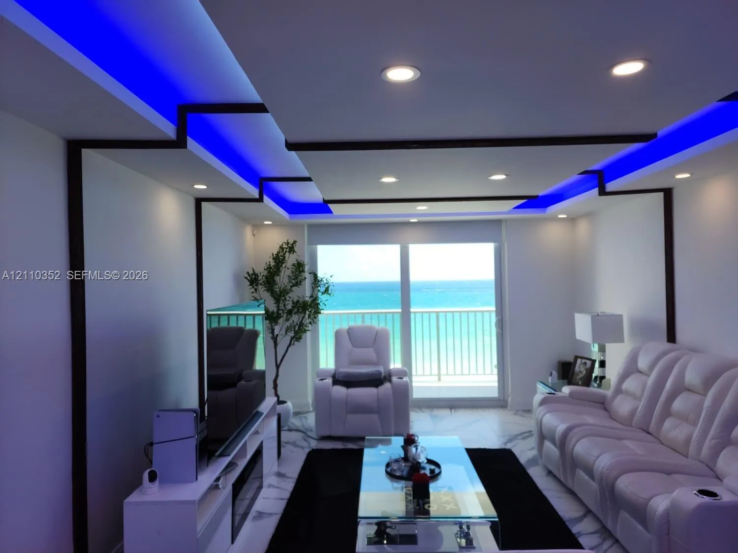 400 N Surf Road #902