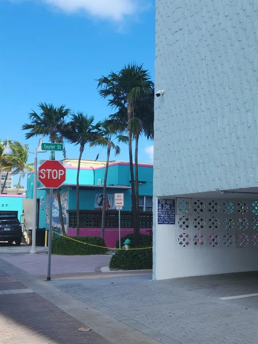 400 N Surf Road #902
