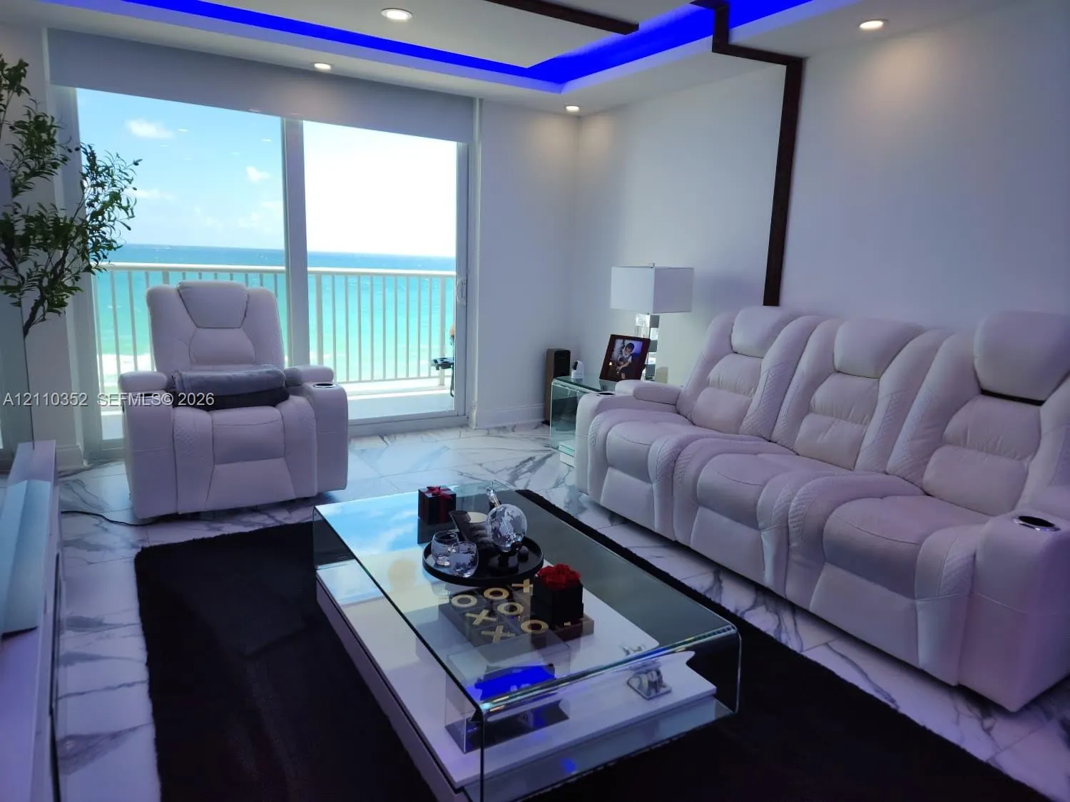 400 N Surf Road #902