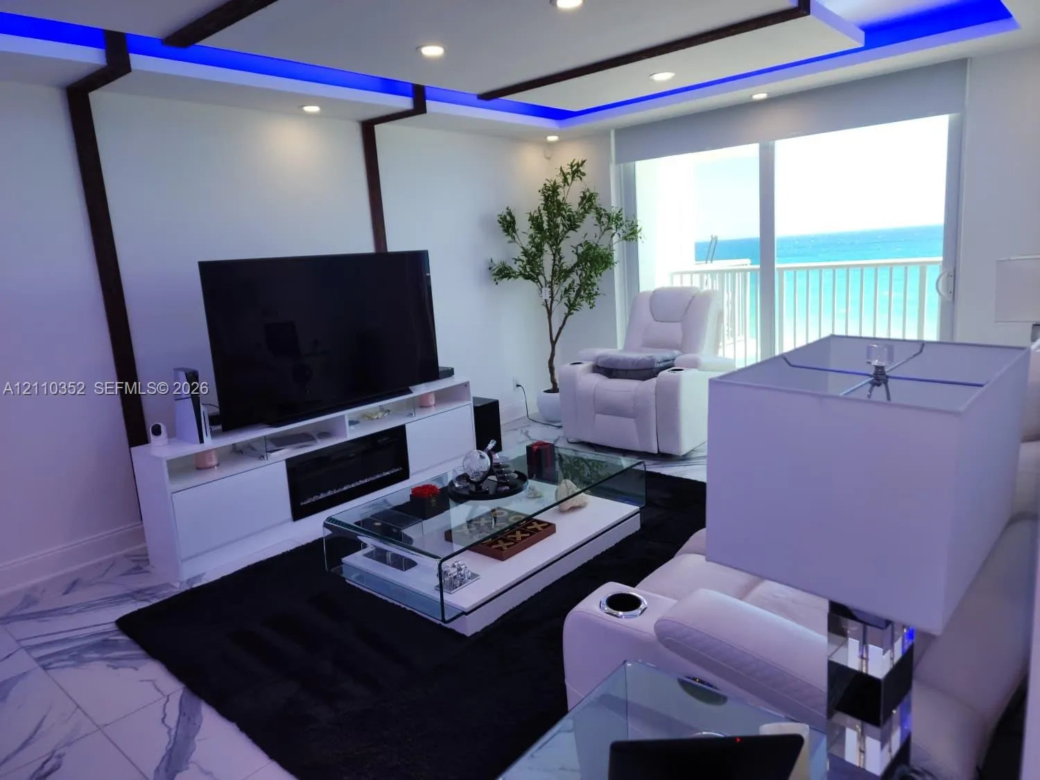400 N Surf Road #902