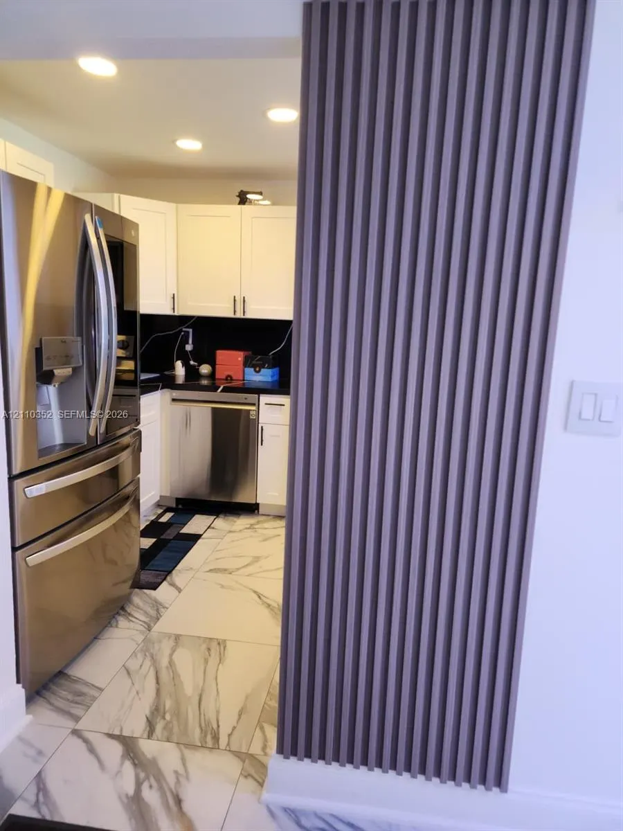 400 N Surf Road #902