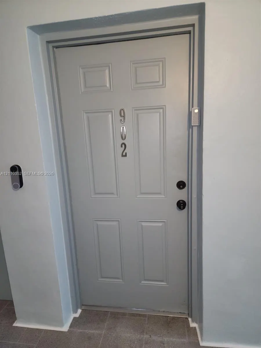 400 N Surf Road #902