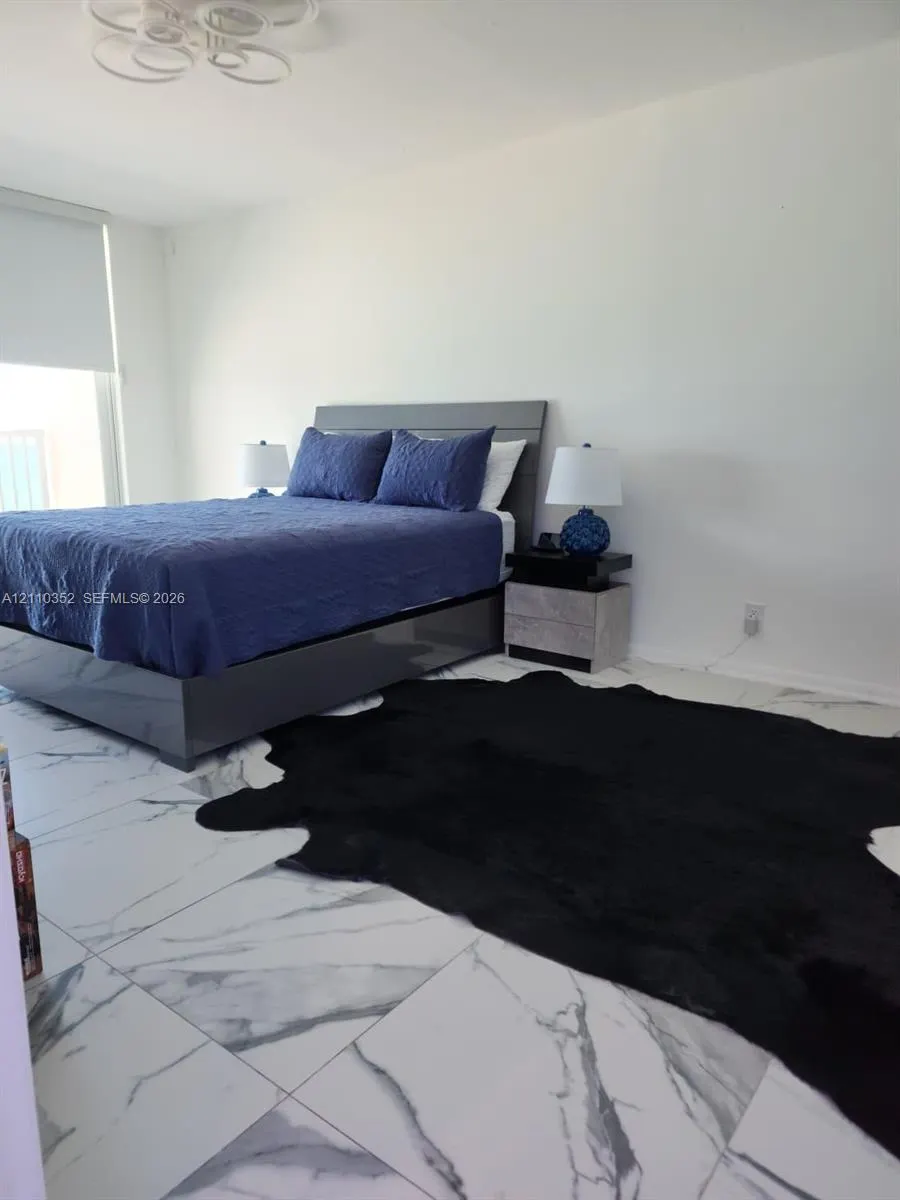 400 N Surf Road #902
