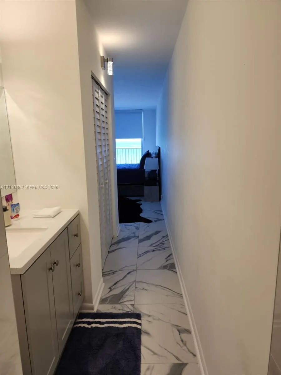 400 N Surf Road #902