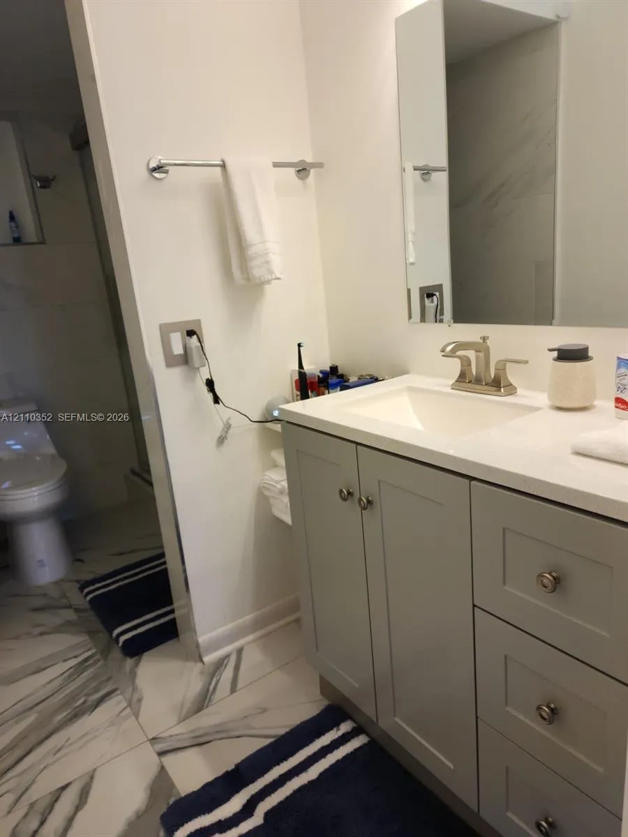 400 N Surf Road #902