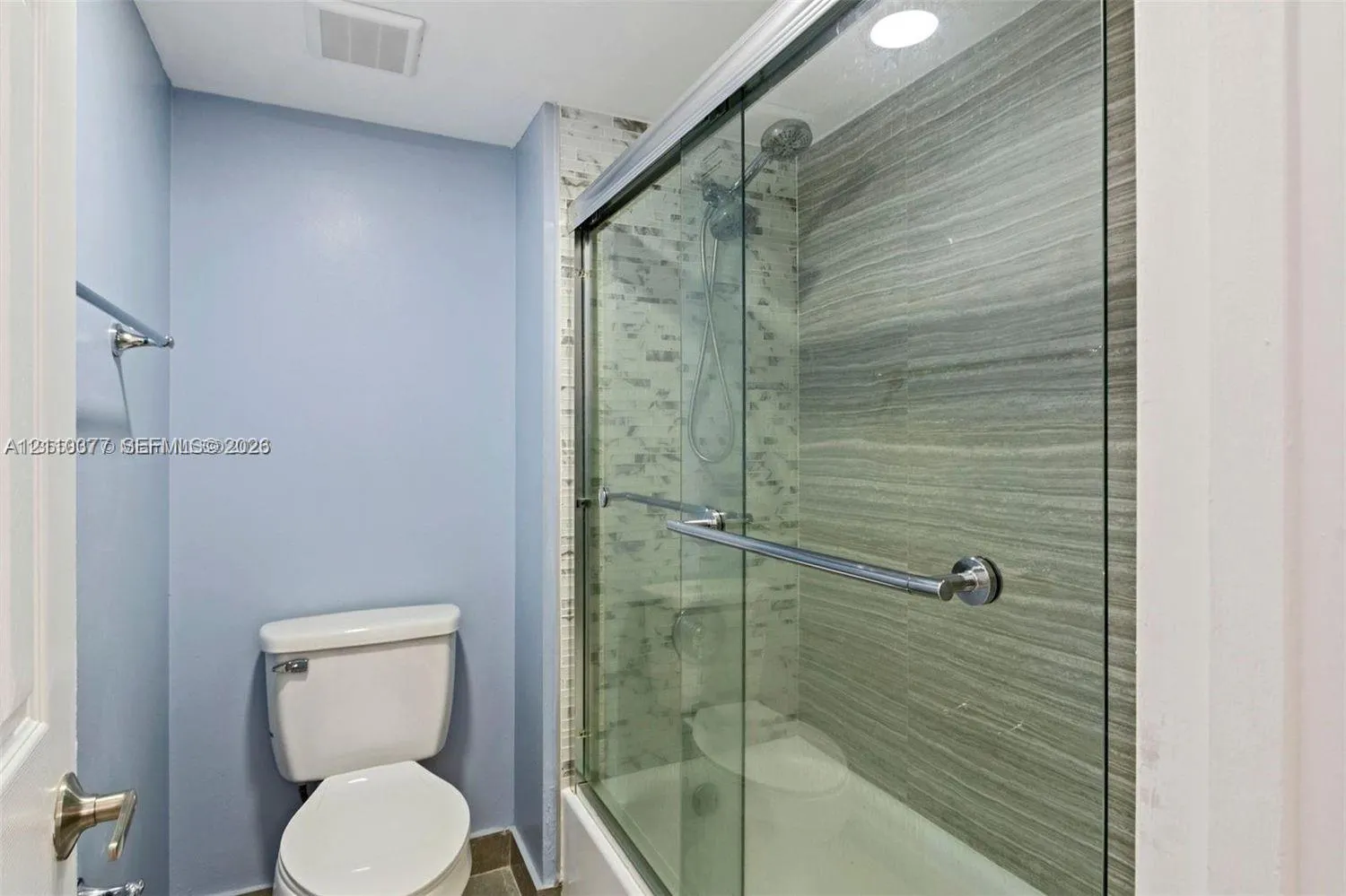 390 Racquet Club Road #202