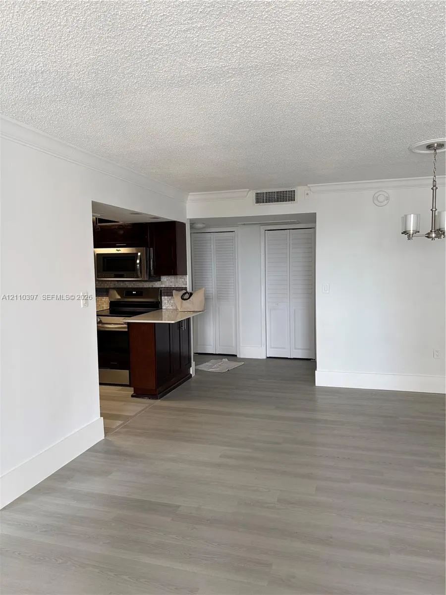 625 Biltmore Way #501