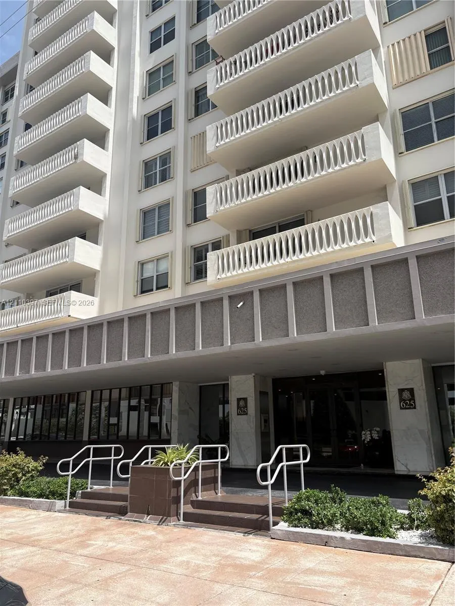 625 Biltmore Way #501