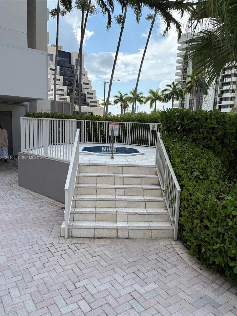625 Biltmore Way #501