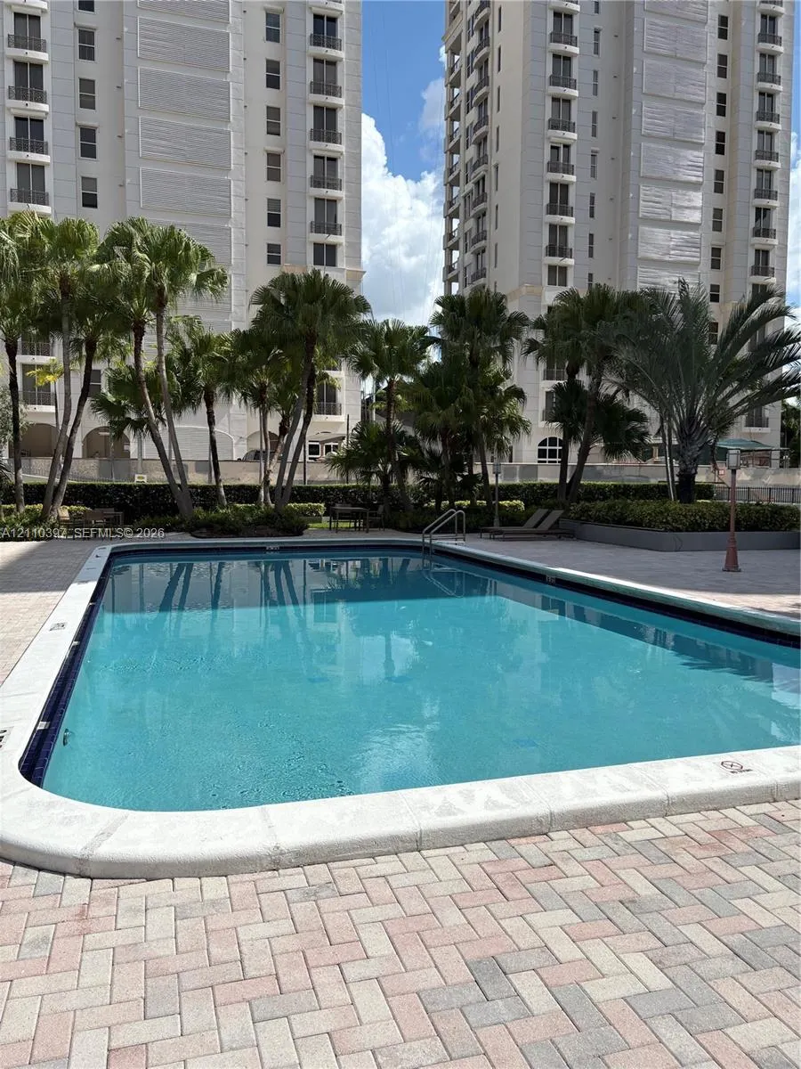 625 Biltmore Way #501