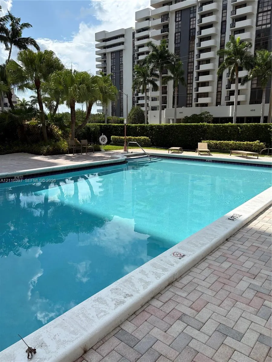 625 Biltmore Way #501