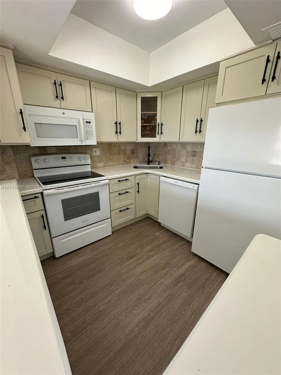 300 NW 42nd Avenue #609