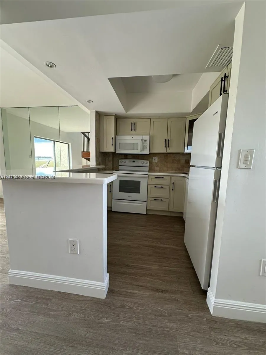 300 NW 42nd Avenue #609