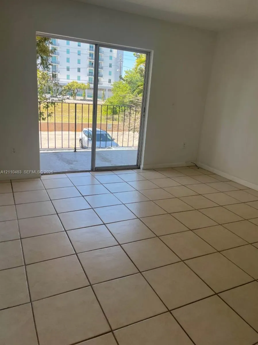 2135 SW 6th Street #3