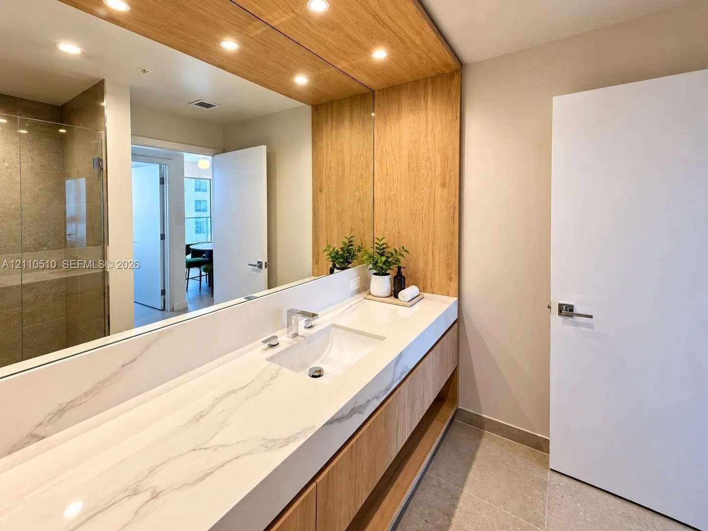 11 NE 6th Street #1811