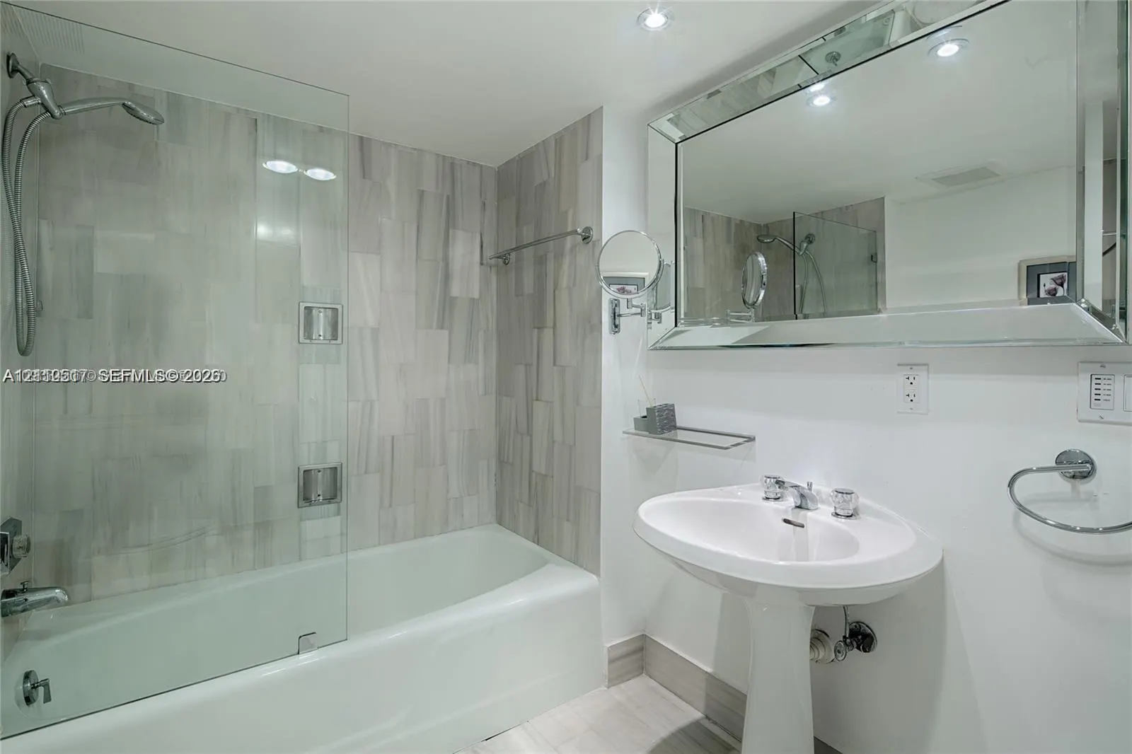 15645 Collins Avenue #601