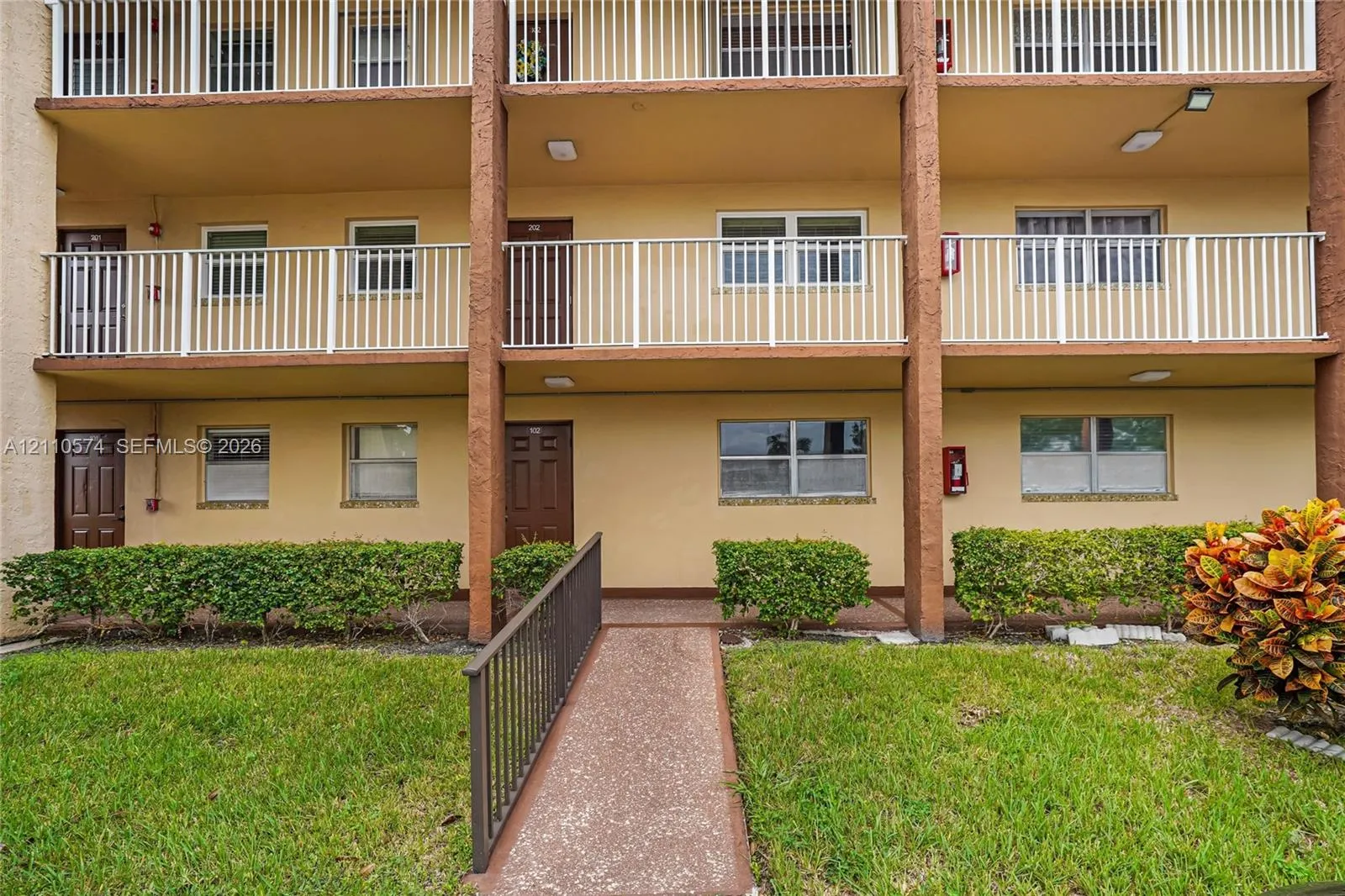 8821 Sunrise Lakes Boulevard #102
