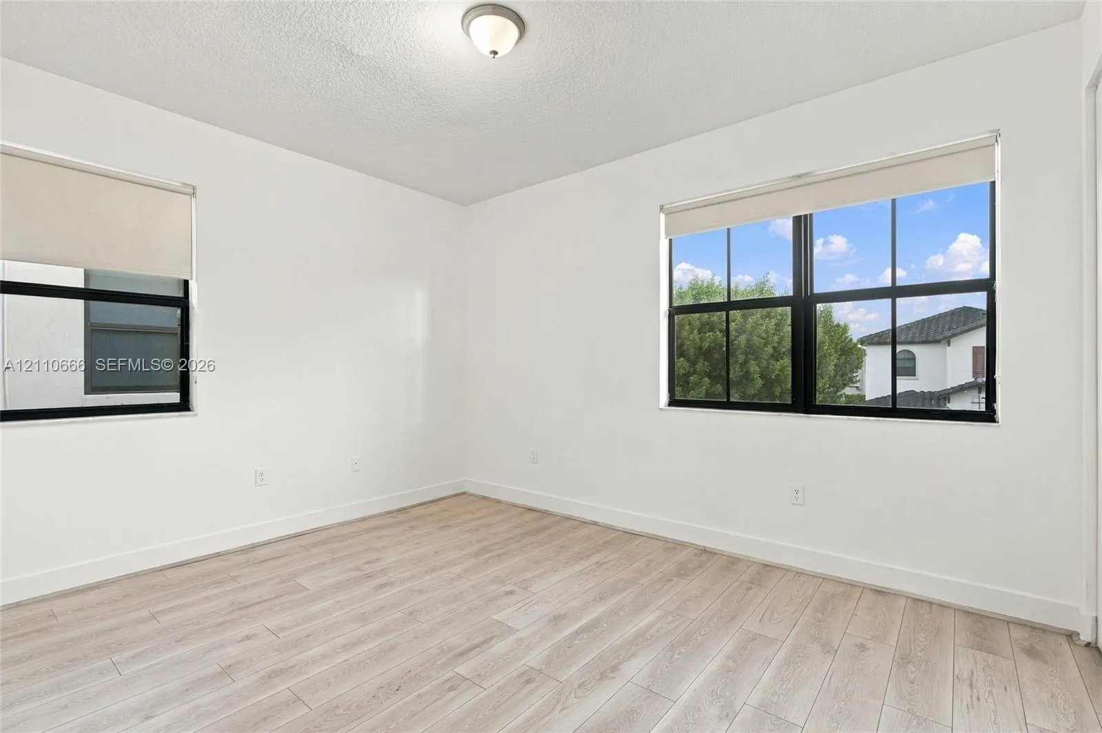 3293 W 98th Place