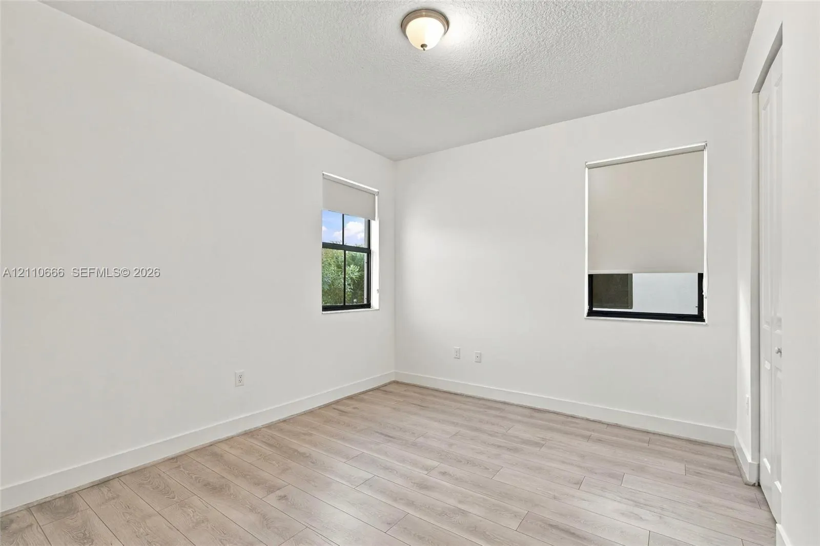 3293 W 98th Place
