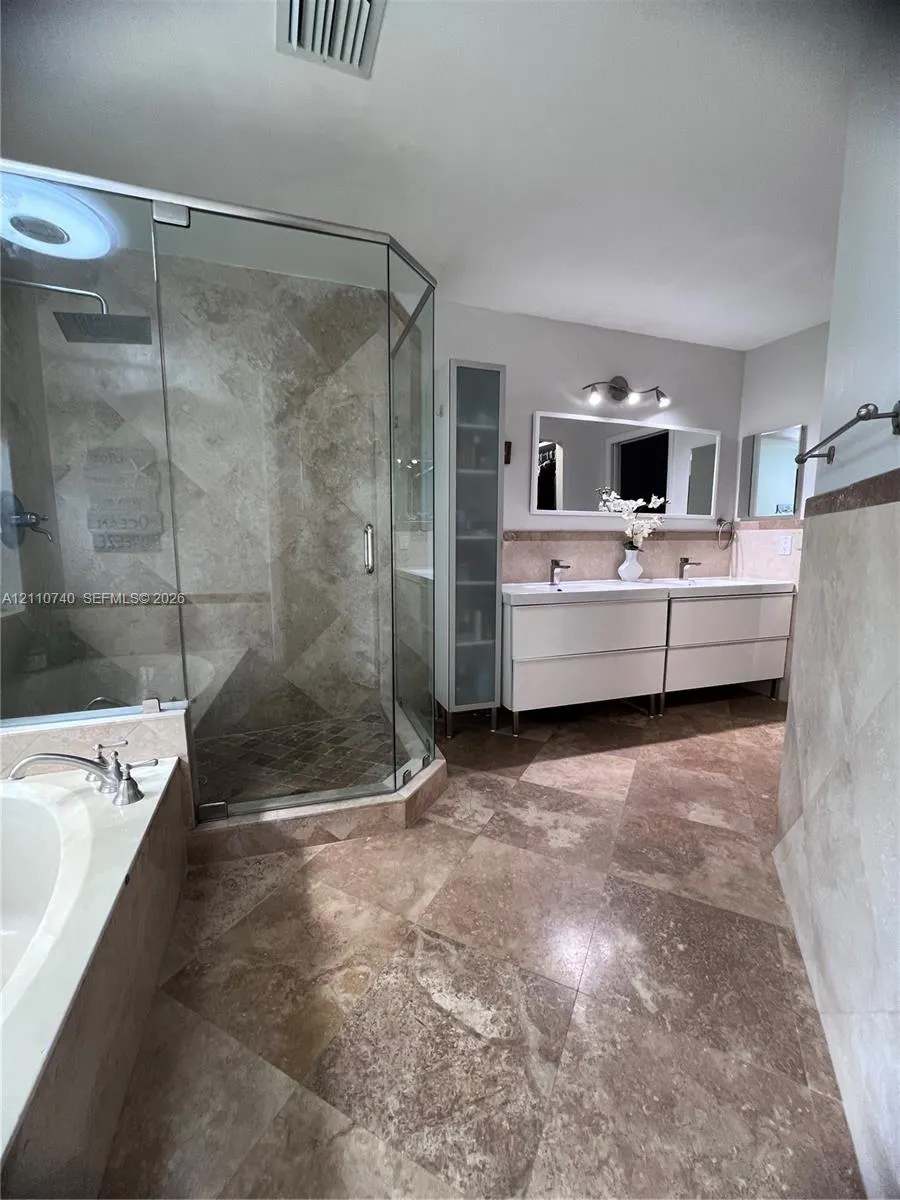 1371 Bayview Circle