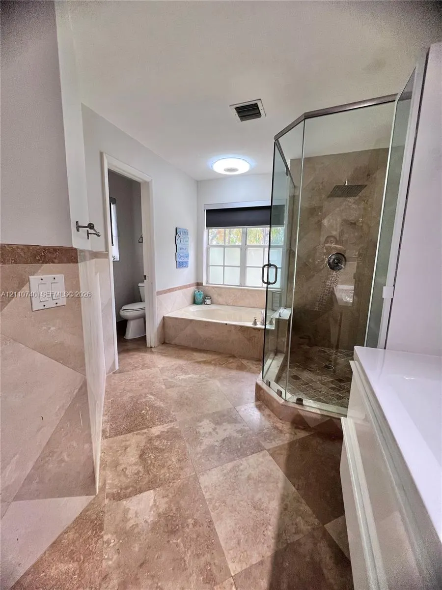 1371 Bayview Circle