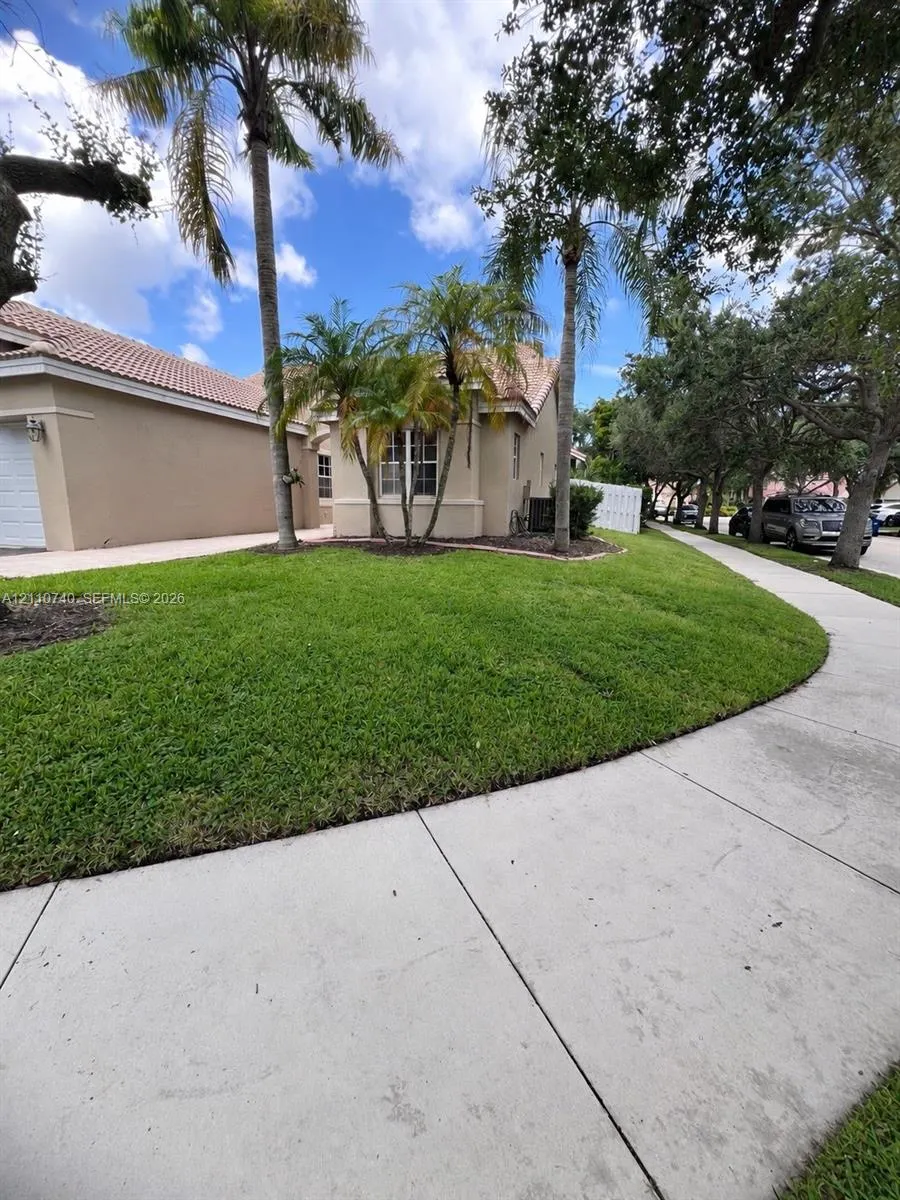 1371 Bayview Circle