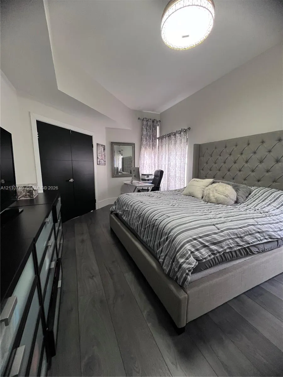 1371 Bayview Circle