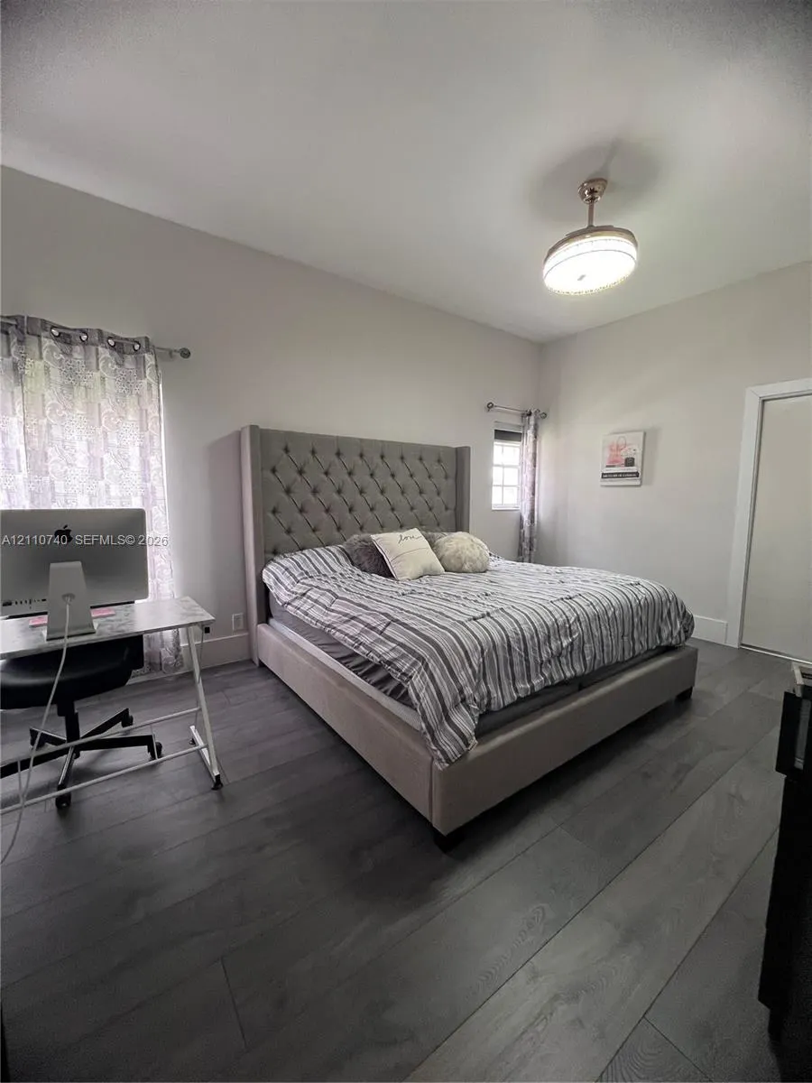 1371 Bayview Circle