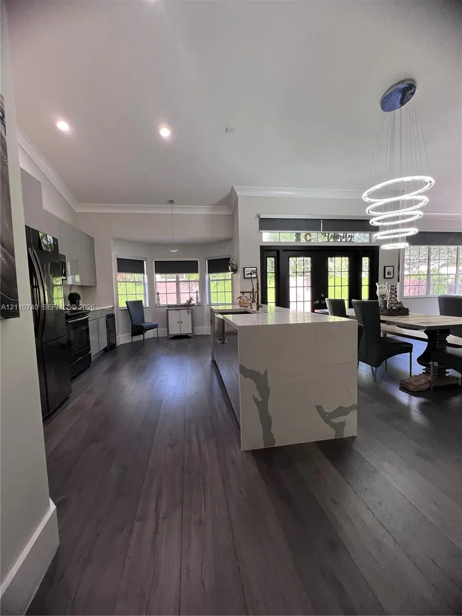 1371 Bayview Circle