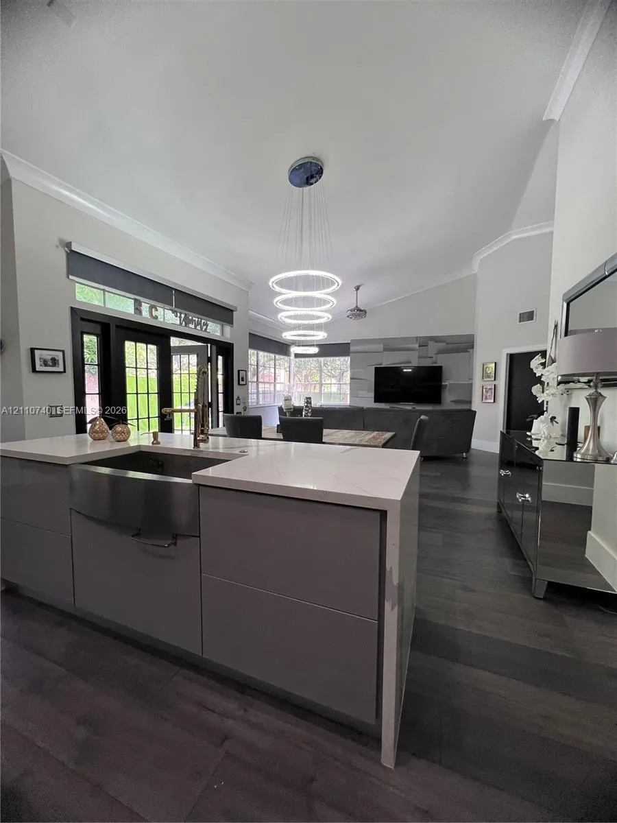 1371 Bayview Circle