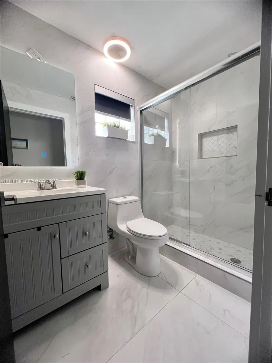 1371 Bayview Circle