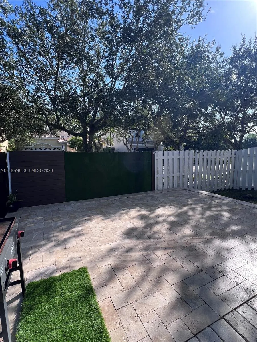 1371 Bayview Circle